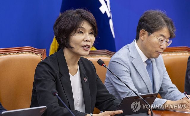 한정애 정책위의장, 원내대책회의에서 정기 국회 운영방향 설명