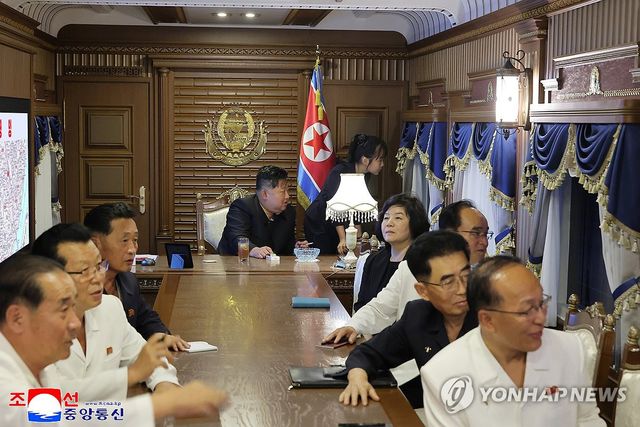 평양에 도착한 김정은