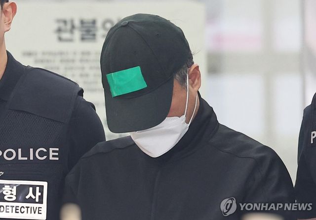 부모·처자식 일가족 5명 살해한 50대 구속송치