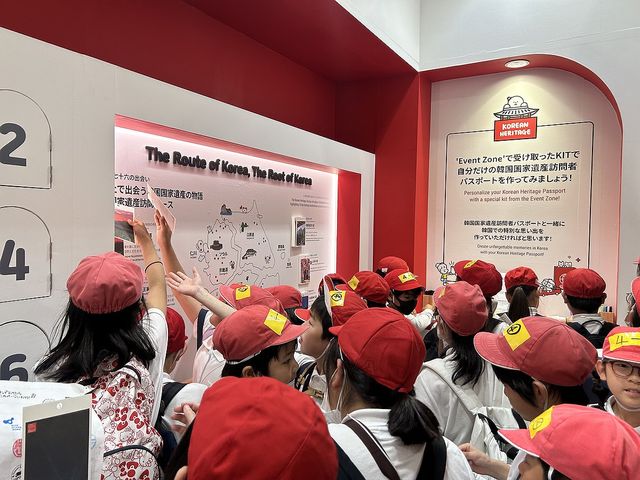 국가유산 방문 캠페인 홍보관 찾은 일본 초등학생들