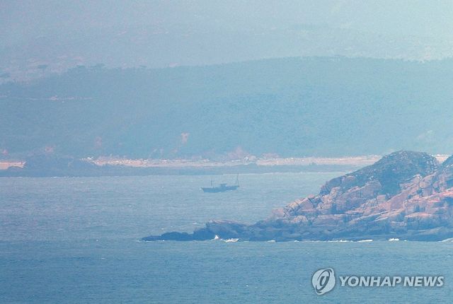 북한 황해도 앞바다의 어선
