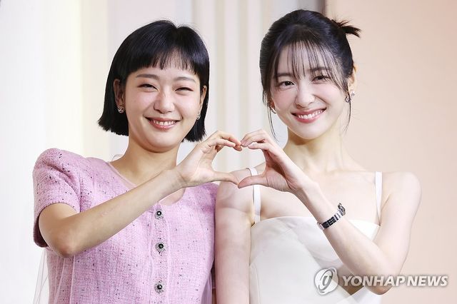 김고은·박지현, 미인들의 하트