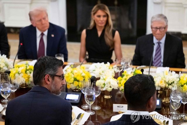 미국 기술 대기업 CEO 만찬하는 트럼프 대통령