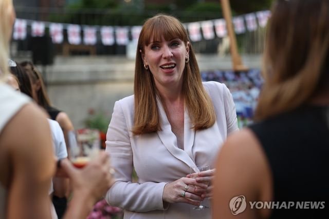 올해 7월 레이너 부총리