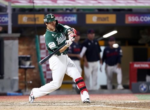 시즌 19호 홈런을 친 최정