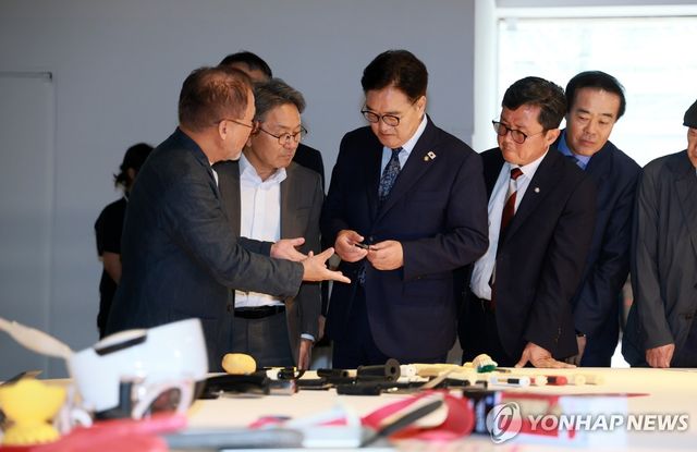 우원식 국회의장, 2025 광주비엔날레 관람