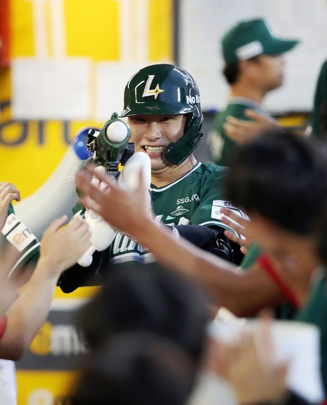 결승 2점 홈런을 친 류효승