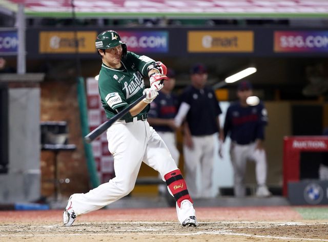 시즌 19호 홈런을 친 최정