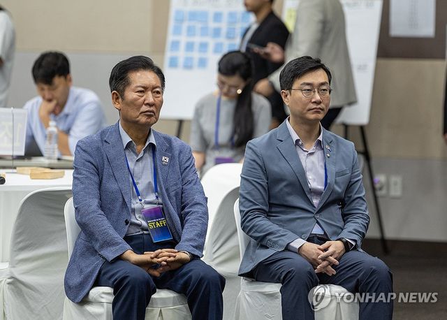 평당원 최고위원 선출 경선공론화 조사 행사 참석한 정청래 대표