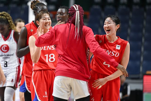 덴소 야부 미나미(왼쪽)와 가와이 마이(오른쪽)