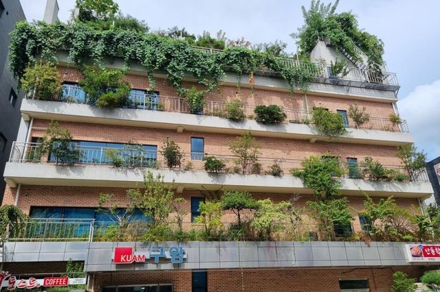 옥상정원 '구암 산들강'이 조성된 건물 전경