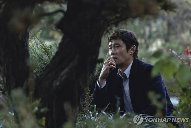 영화 '어쩔수가없다' 장면