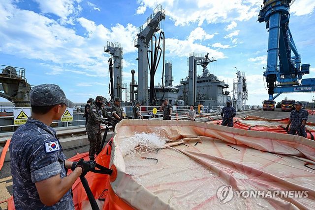 '가뭄 극복 기원'…해군, 군수지원함 투입