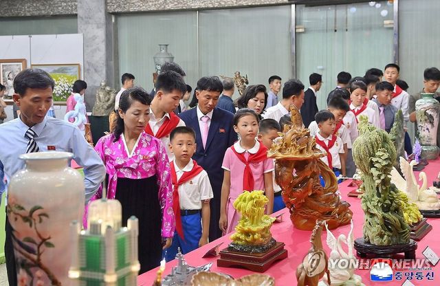 북한, 정권 수립 77주년 전국조각·공예축전 개막