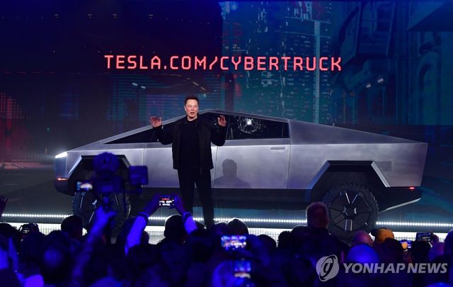 2019년 사이버트럭 소개하는 머스크