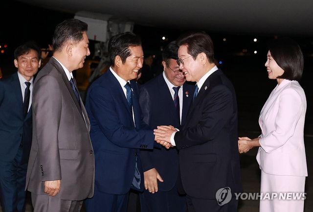 이재명 대통령, 민주당 지도부와 인사