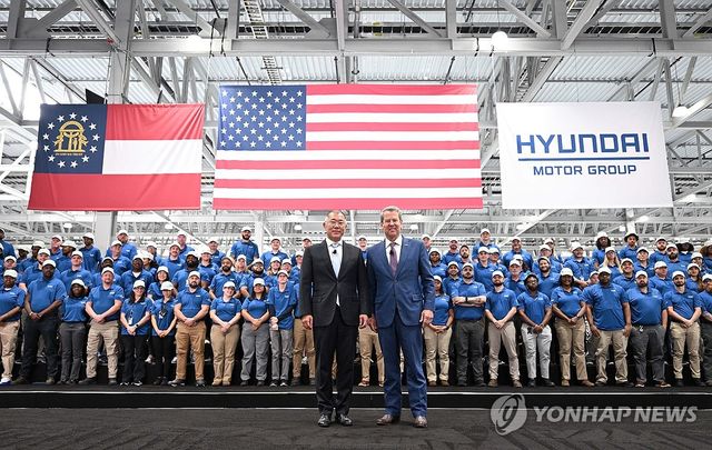 기념 촬영하는 브라이언 캠프 조지아 주지사 정의선 회장