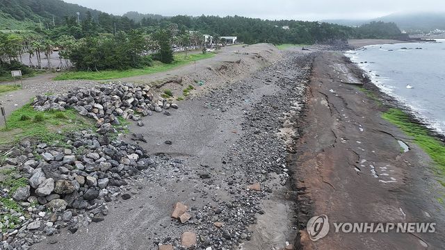 사라져가는 황우치 해안 사구
