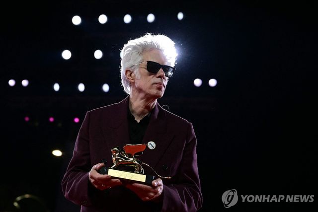 제82회 베네치아국제영화제 황금사자상 받은 짐 자무시 감독