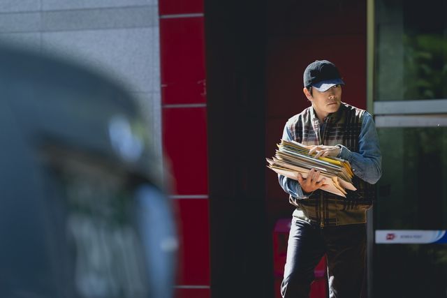 영화 '어쩔수가없다' 속 장면