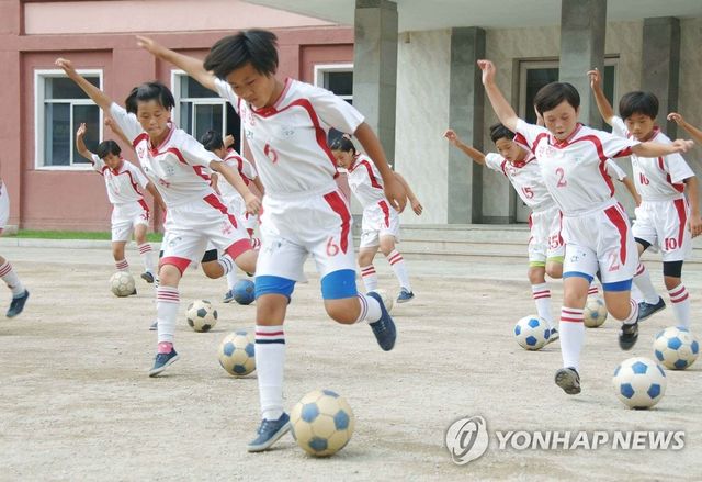 북한 릉라고급중학교 축구팀