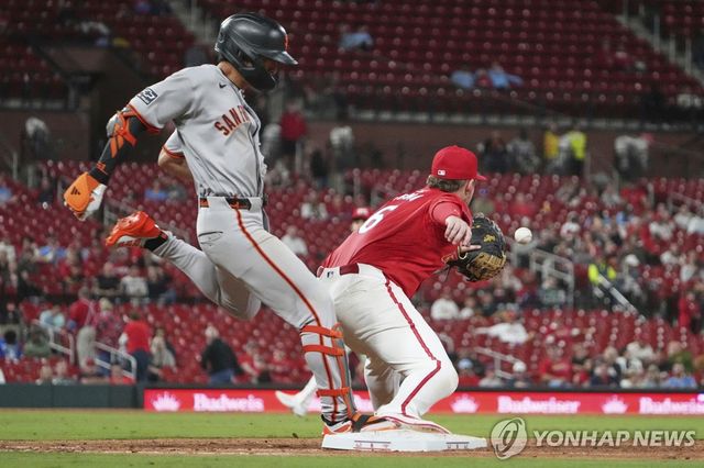 8회 내야 안타로 4안타 경기를 완성한 이정후