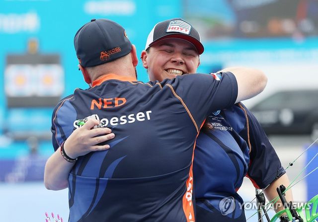 기뻐하는 네덜란드 혼성 대표팀