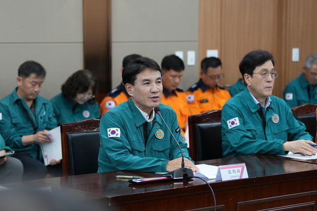 강릉 수자원 확보 긴급 대책회의에서 발언하는 김진태 강원지사