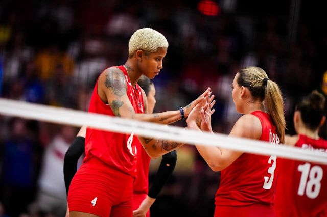 득점 후 기뻐하는 튀르키예의 바르가스(왼쪽)