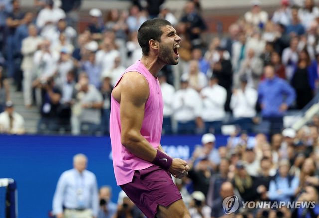 우승 확정하고서 포효하는 알카라스