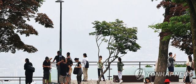 안개로 뿌연 도심