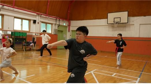 태권도 배우는 시각장애 학생들