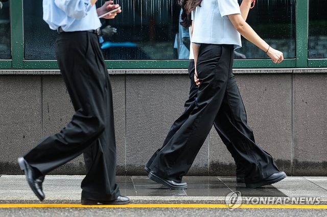 서울 강남역 인근의 직장인들