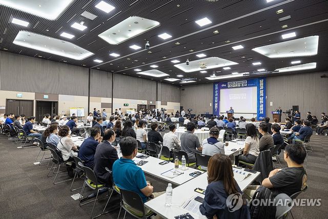 평당원 최고위원 선출 경선공론화 조사 행사 축사하는 정청래 대표