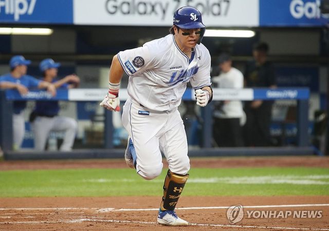 질주하는 강민호