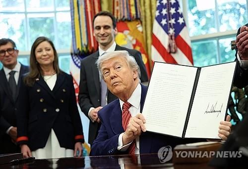 지난 5월 '원전 확대' 행정명령 서명한 트럼프 대통령