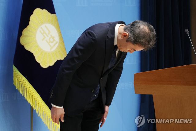 조국혁신당 사무총장 사퇴...성 비위 사건 사과