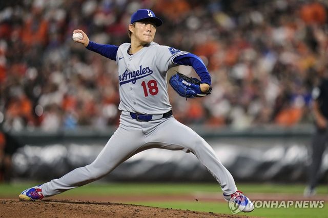 역투하는 야마모토