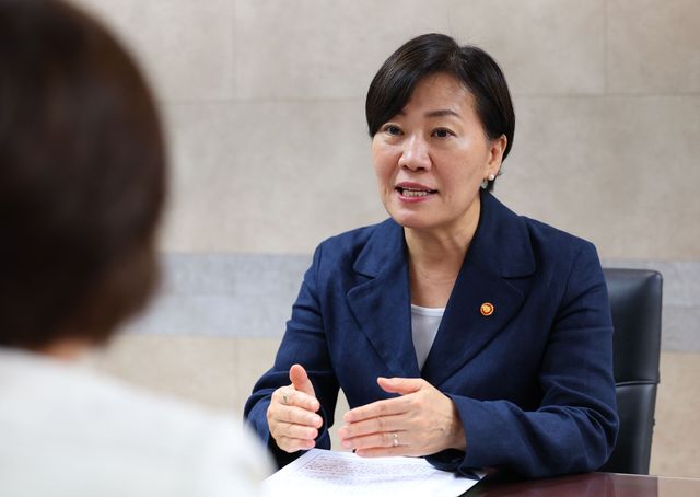 연합뉴스와 인터뷰하는 송미령 농식품부 장관