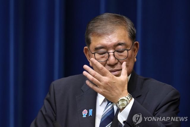 퇴임 의사 밝히는 이시바 일본 총리
