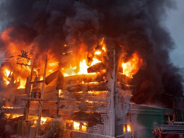 김해 상동면 플라스틱 원료 창고 화재