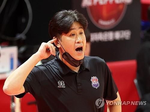 한국도로공사의 김종민 감독 