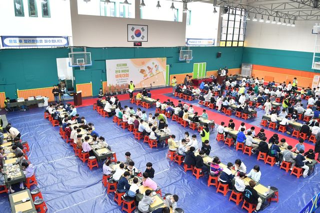 어린이 바둑대회 대국 모습