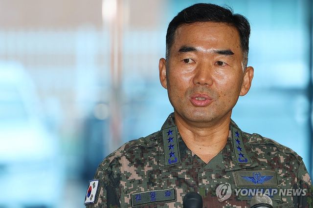 취재진 질문에 답하는 진영승 합참의장 후보자