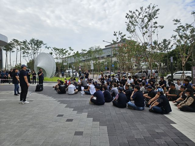 광진구청 앞에서 집회하는 상인들