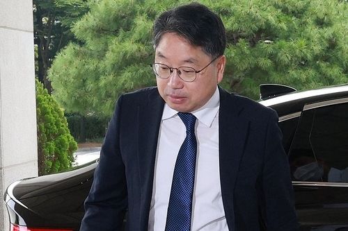 출근하는 노만석 검찰총장 직무대행