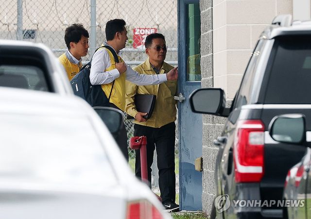 구금시설 향하는 조기중 총영사