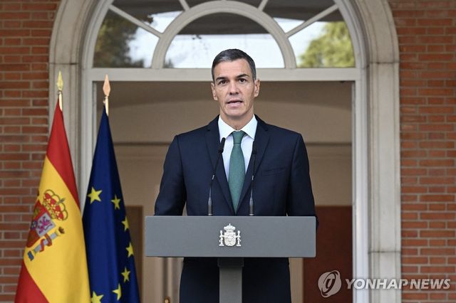 8일 이스라엘 압박 조치 발표하는 산체스 총리