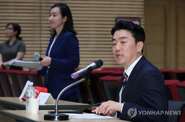 기자간담회 하는 강훈식 대통령비서실장