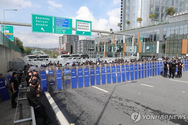 이스탄불 반정부시위 대비하는 경찰